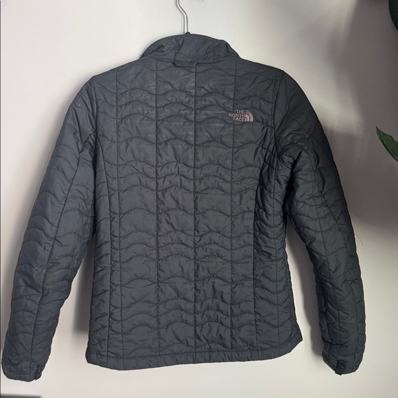 The North Face Women’s Quilted Black Puffer Jacket - Picture 6 of 7